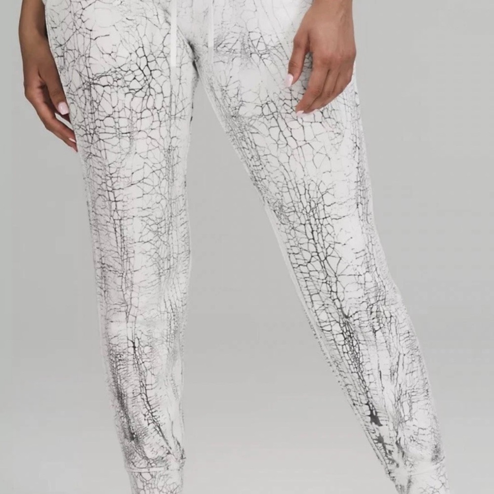 Lululemon Warm Dawn High Rise Jogger Thread Dye White Black Size 10